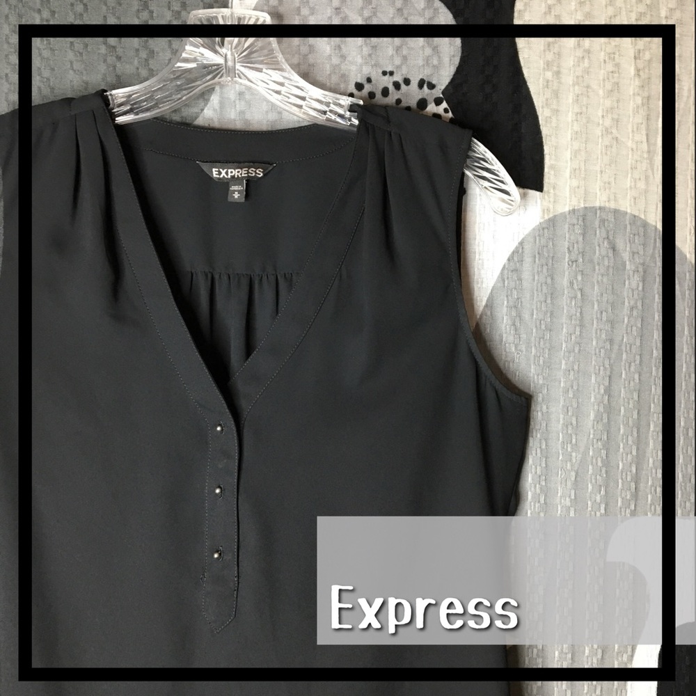 EXPRESS • Shortsleeved Buttoned Blouse